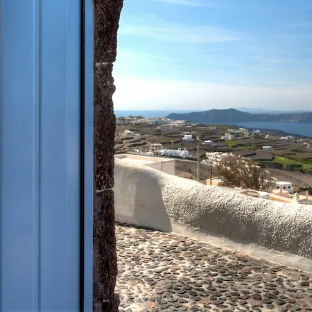 Luna Santorini * Pyrgos Kallistis
