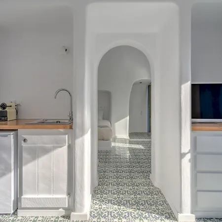 Luna Santorini Pýrgos