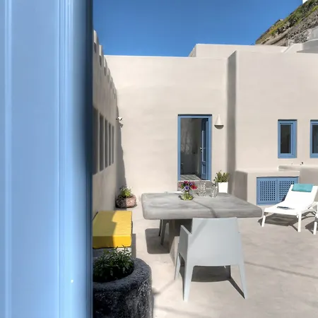 Luna Santorini * Pýrgos