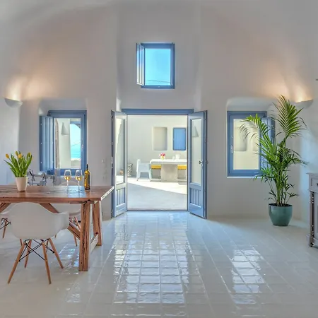 Villa Luna Santorini *